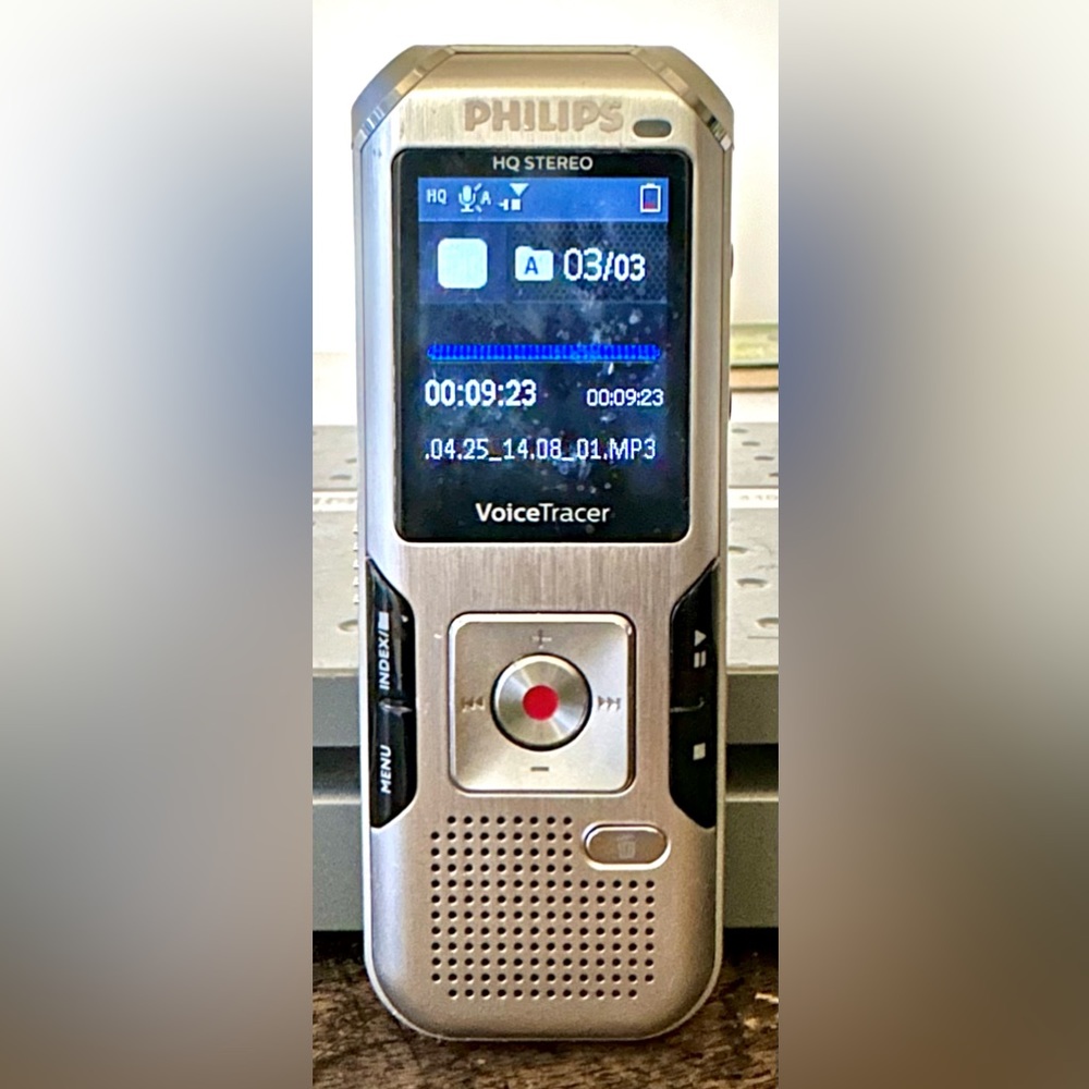 Philips HQ Stereo VoiceTracer DVT-4010 Audio Dictation Digital 2Mic 8GB Recorder